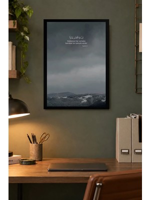 Onyx Lab Onyxlab Sisli Dağ Vadisi ve Ev Desenli Dekoratif Mdf Tablo, Çerçeve Görünümlü Ahşap Poster