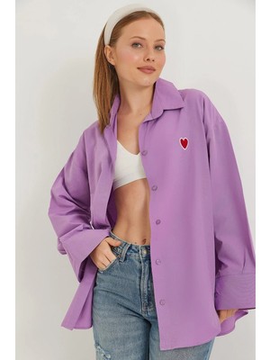 Juuuj Lila Pamuklu Karışım Gömlek Yaka Oversize Düşük Omuz Kalp Nakış Detaylı Basic Gömlek