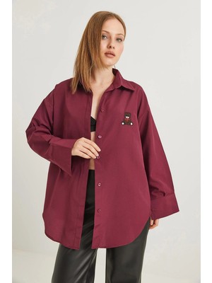 Juuuj Bordo Pamuk Karışımlı Kumaş Düşük Omuz Oversize Ayıcık Nakışlı Düğmeli Basic Gömlek