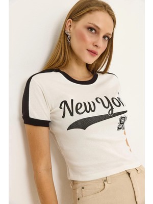 Juuuj Beyaz Pamuklu Polyester Karışımlı Bisiklet Yaka Kısa Kollu Crop Şerit Detaylı Tişört