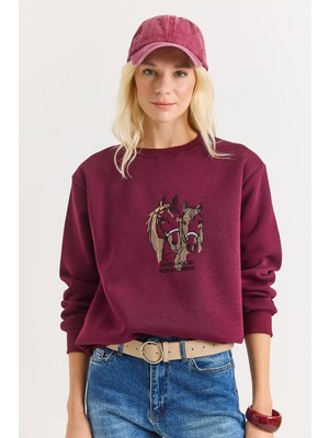 Juuuj Bordo Üç Iplik Kumaş Bisiklet Yaka Düşük Omuz Rahat Form Nakış Detaylı Sweatshirt