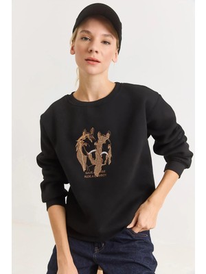Juuuj Siyah Üç Iplik Esnek Kumaş Bisiklet Yaka Düşük Omuz Nakış Detaylı Rahat Form Sweatshirt