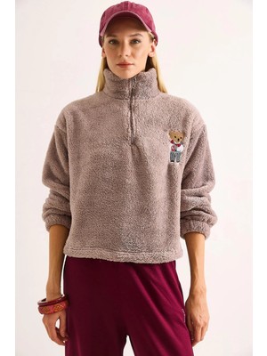 Juuuj Açık Kahverengi Welsoft Yumuşak Dokulu Dik Yaka Fermuar Detaylı Nakışlı Sweatshirt