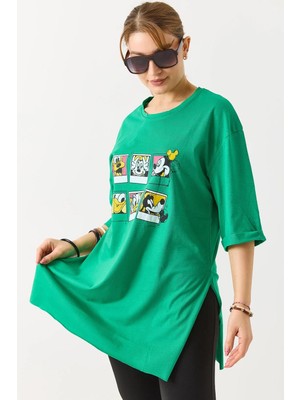 Juuuj Yeşil Esnek Kumaş Bisiklet Yaka Oversize Yanı Yırtmaçlı Baskı Detaylı Basic Tişört