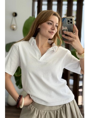 Juuuj Beyaz Pamuklu Ribana Kumaş Polo Yaka Vatkalı Detaylı Esnek Dokulu Kısa Kollu Tişört
