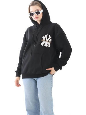 Juuuj Siyah Pamuklu Üç Iplik Düşük Omuz Kapüşonlu Baskılı Kanguru Cep Detaylı Sweatshirt