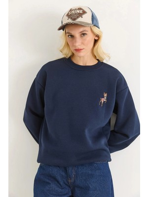 Juuuj Lacivert Üç Iplik Şardonlu Bisiklet Yaka Regular Kalıp Geyik Nakışlı Dokuma Sweatshirt
