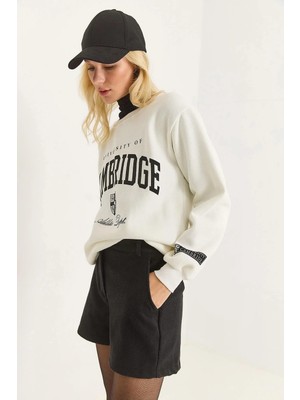 Juuuj Beyaz Dokuma Üç Iplik Şardonlu Bisiklet Yaka Regular Düz Kesim Baskılı Sweatshirt