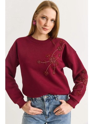 Juuuj Bordo Üç Iplik Kumaş Bisiklet Yaka Düşük Omuz Rahat Kesim Boncuk Işlemeli Sweatshirt