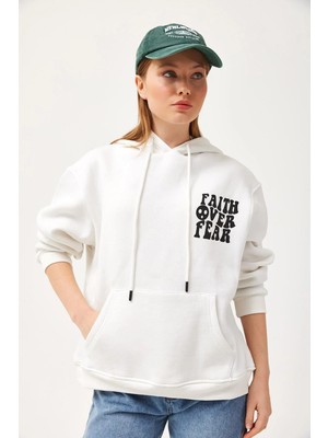 Juuuj Beyaz Pamuklu Kumaş Kapüşonlu Yaka Oversize Geniş Kesim Kanguru Cepli Sweatshirt