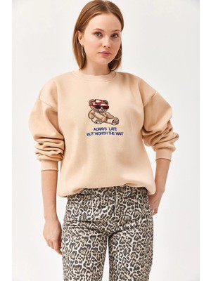 Juuuj Bej Pamuklu Karışımlı Bisiklet Yaka Düşük Omuz Ayıcık Baskılı Üç Iplik Sweatshirt
