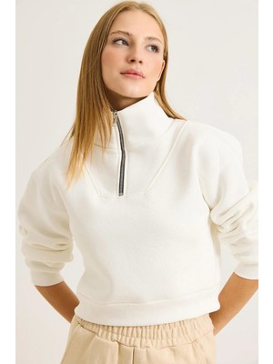 Juuuj Beyaz Pamuklu Dik Yaka Yarım Fermuarlı Uzun Kollu Ribanalı Standart Form Sweatshirt