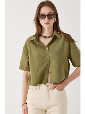 Juuuj Haki Pamuklu Kumaş Kısa Kollu Gömlek Yaka Düğmeli Crop Kesim Dokulu Gömlek