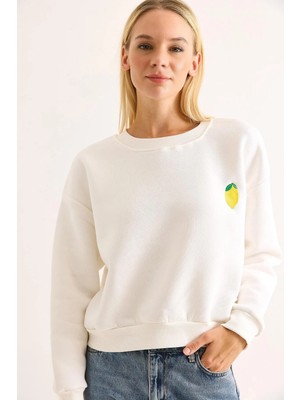Juuuj Beyaz Üç Iplik Kumaş Bisiklet Yaka Rahat Kesim Limon Nakış Detaylı Uzun Kollu Sweatshirt