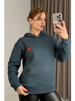 Juuuj Indigo Üç Iplik Şardonlu Kapişonlu Kanguru Cepli Kalp Nakışlı Rahat Kalıp Sweatshirt