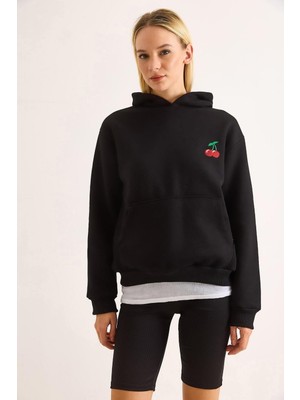 Juuuj Siyah Şardonlu Üç Iplik Esnek Dokulu Kapişonlu Kiraz Nakışlı Kanguru Cepli Sweatshirt