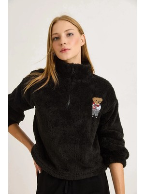 Juuuj Siyah Welsoft Esnek Kumaş Yarım Fermuar Detaylı Göğüs Nakışlı Rahat Form Sweatshirt