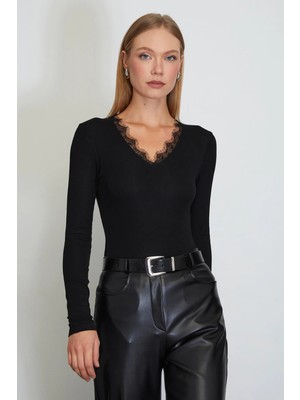 FullaModa Dantelli V Yaka Uzun Kol Çıtçıtlı Body
