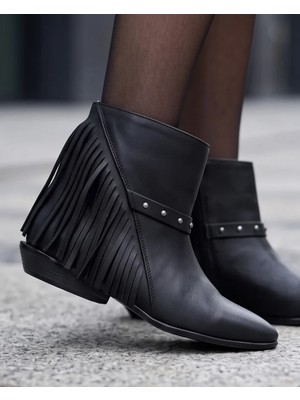 Futsi Shoes Camelot Siyah Hakiki Deri Püskül Detaylı Kadın Kısa Topuklu Bot