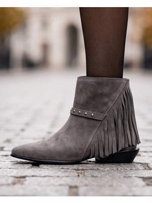 Futsi Shoes Camelot Antrasit Hakiki Süet Deri Püskül Detaylı Kadın Kısa Topuklu Bot