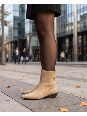 Futsi Shoes Avalon Bej Hakiki Süet Deri Lastikli Zımbalı Kadın Bilek Kısa Topuklu Bot