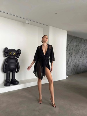Nemere Şık Tasarım Siyah Dantel Işlemeli Body Suit ve Tül Gecelik Takımı