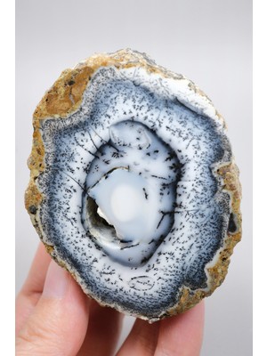 Healcrystal Parlatılmış Merlinit Jeot – Dendritik Opal, Mavi Şerit ve Merkezinde Druzy Boşluk, 194G