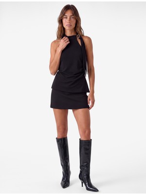 Koton Slim Fit Drapeli Asimetrik Metal Aksesuarlı Dik Yaka Kolsuz Bluz