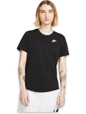 Nike DX7902 Nike Sportswear Club Essentials Siyah Kadın T-Shirt