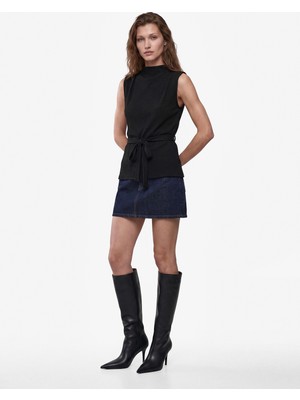 Koton Slim Fit Bağlamalı Dik Yaka Kolsuz Likralı Bluz