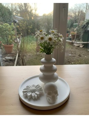 Ferdali Modern Beyaz Dekoratif Set – Baloncuk Vazo, Papatya Mum Figürü ve Kurukafa Obje