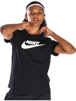 Markali Nike Sportswear Essential Kadın Siyah Tişört DX7906-010