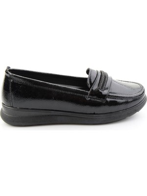 Bambi Siyah Kırışık Rugan  Kadın Loafer Ayakkabı K01536105812