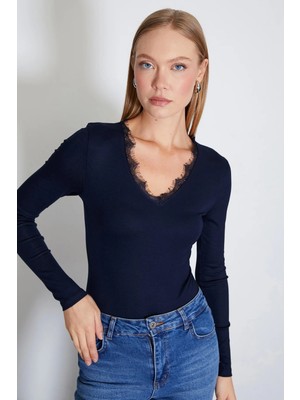 FullaModa Dantelli V Yaka Uzun Kol Çıtçıtlı Body