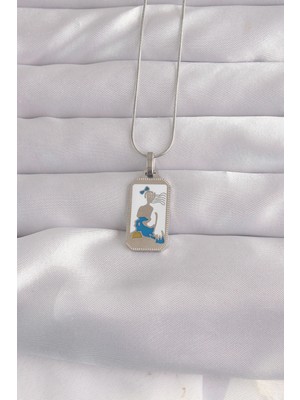 Pileli Store 316L Çelik Gümüş Renk Beyaz Mineli Kız Figür Tarot Kolye TG27BKO9049