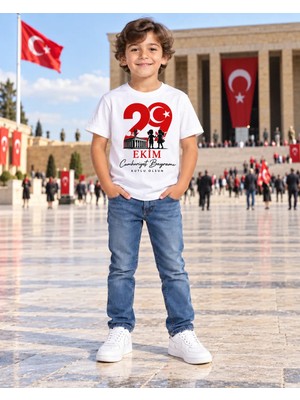 Alfa Tshirt Cumhuriyetle Büyüyorum – 29 Ekim Cumhuriyet Bayramı Dtg Baskılı Beyaz Tişört