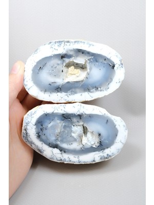 Healcrystal Büyük Cilalı Mavi Merlinite Jeyot Çifti - Yarı Saydam Buz Mavisi Çekirdek ile Beyaz Hâlo ve Kuvars Boşluğu, 652G