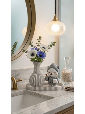 İlya Ada Bornozlu Kedi & Vazo Set (9cm)