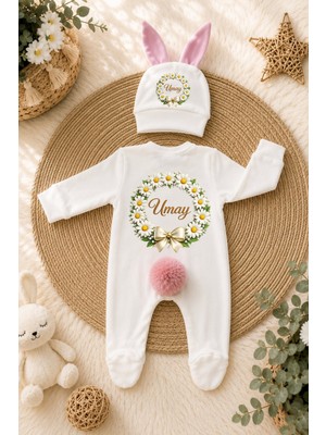 Perfect Mega Store Kişiye Özel Kız Bebek Tulum ve Bere – Papatya Çelenk ve Fiyonk Temalı Isimli Bebek Tulumu