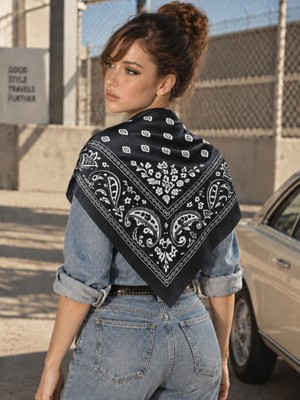 Tarzını Seç Siyah Klasik Bandana Desenli Fular 70 x 70 cm