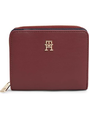 Tommy Hilfiger Kadın Çakıl Taneli Yüzey Th Monogram Logolu Fermuarlı ve Çıtçıt Kapamalı Bordo Cüzdan AW0AW17742-XUT