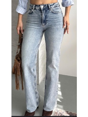 Pazen Moda Kadın Açık Mavi Tintli Yüksek  Bel Boru Paça Kesik Paça  Jean Pantolon 1beden Büyük Almanız Tavsiye Edilir