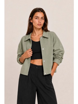 Maisonrae Kadın Çağla Yeşili Oversize, Polo Yaka, Çıtçıtlı, Pamuklu Gabardin, Kısa Mevsimlik Ceket