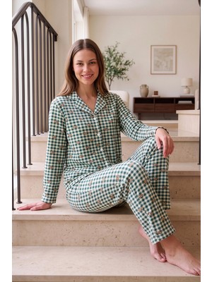 Nisanca Kışlık Düğmeli Ekose Desen Yılbaşı Temalı  Kadın Süet Pijama Takımı