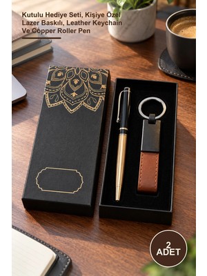 Yenilig 2 Adet Deri Anahtarlık ve Bakır Roller Kalem Seti – Kutulu Hediye Seti, Kişiye Özel Lazer Baskılı, Leather Keychain ve Copper Roller Pen