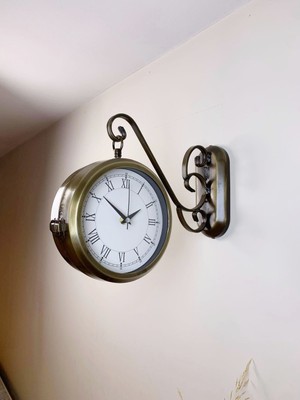 Eskitme Metal Romen Istasyon Saati 36 x 25 cm – Çift Taraflı Dekoratif ve Şık Tasarım