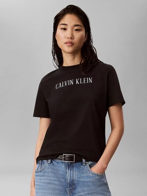 Calvin Klein Kadın Normal Kalıp Pamuklu Yuvarlak Yakalı Kısa Kollu Siyah T-Shirt LV047H803G-UB1