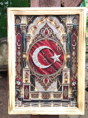 Miina Aksesuar Türk Bayrağımızın Ay Yıldızını, Osmanlı Esintili Zarif Motifler ve Görkemli Mermer Dokularla Buluşturan Özel Bir Tasarım.