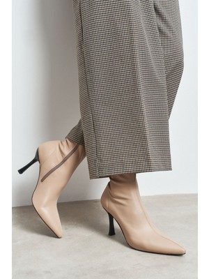 Nişantaşı Shoes Palma Ten Mat Streç Sivri Burun Ince Topuk Kadın Bot