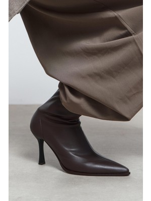 Nişantaşı Shoes Sharon Kahve Mat Streç Sivri Burun Ince Topuk Kadın Bot